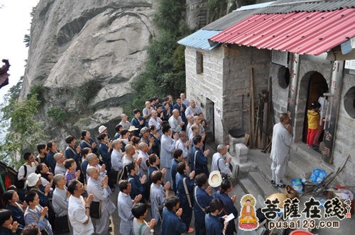 出家-幸福是善用智慧解决人生问题——记黄梅四祖寺2014年十一短期出家禅修班
