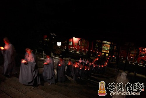出家-幸福是善用智慧解决人生问题——记黄梅四祖寺2014年十一短期出家禅修班