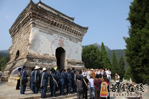 出家-幸福是善用智慧解决人生问题——记黄梅四祖寺2014年十一短期出家禅修班