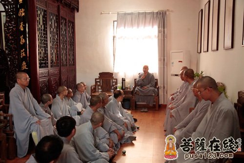 出家-幸福是善用智慧解决人生问题——记黄梅四祖寺2014年十一短期出家禅修班