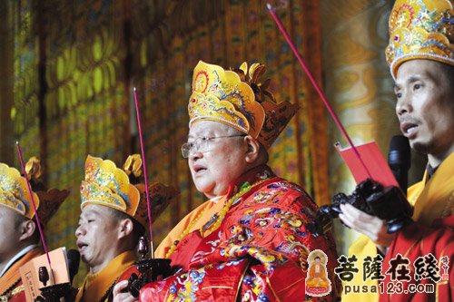 妙乐法师大雄宝殿拈香