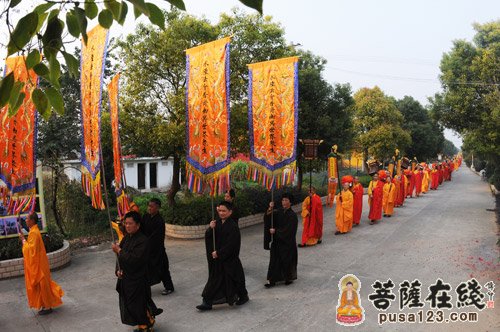 送圣的队伍