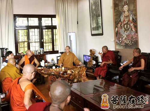 佛教-缅甸佛教代表团访南华禅寺 传正大和尚赠六祖像纪念