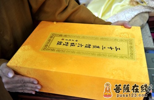 佛教-缅甸佛教代表团访南华禅寺 传正大和尚赠六祖像纪念
