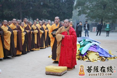 少林寺-嵩山少林寺僧众“寒衣节”扫塔祭祖 缅怀祖师大德