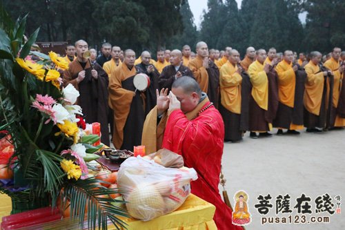 少林寺-嵩山少林寺僧众“寒衣节”扫塔祭祖 缅怀祖师大德