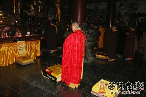 少林寺-嵩山少林寺僧众“寒衣节”扫塔祭祖 缅怀祖师大德