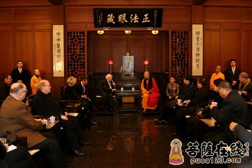 希金斯-爱尔兰总统希金斯一行参访灵隐寺 体验过堂用斋