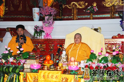 古灵泉寺方丈坚光法师致欢迎词