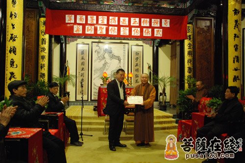 上海活动-上海玉佛禅寺举行2015年迎新年腊八赠粥活动