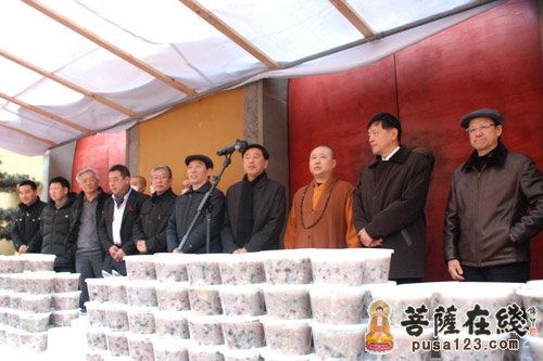 上海活动-上海玉佛禅寺举行2015年迎新年腊八赠粥活动