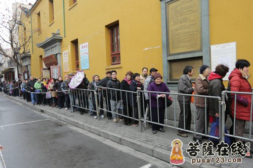 上海活动-上海玉佛禅寺举行2015年迎新年腊八赠粥活动