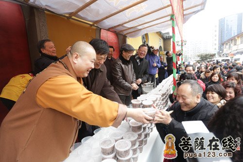 上海活动-上海玉佛禅寺举行2015年迎新年腊八赠粥活动