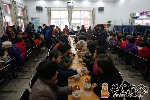 上海活动-上海玉佛禅寺举行2015年迎新年腊八赠粥活动