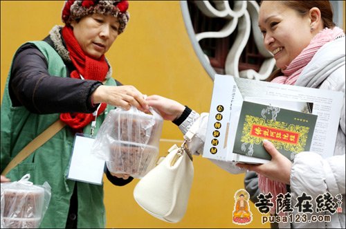西园寺-苏州西园寺举行“腊八施粥、感恩结缘”活动