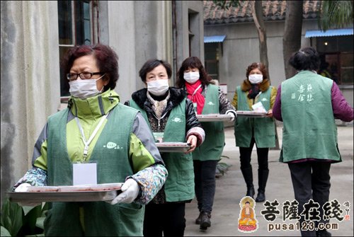 西园寺-苏州西园寺举行“腊八施粥、感恩结缘”活动