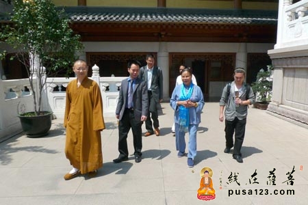 静安寺-泰国著名作家维蒙·西丽佩布夫人参访上海静安寺