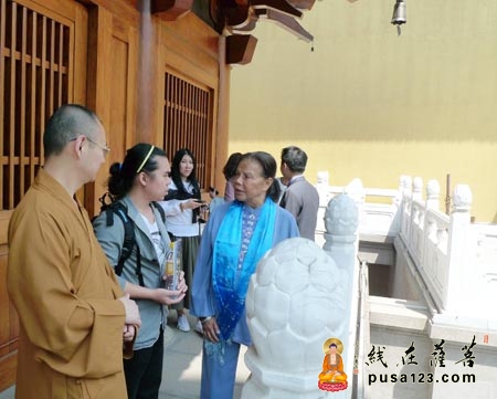 静安寺-泰国著名作家维蒙·西丽佩布夫人参访上海静安寺