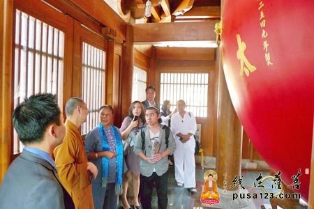 静安寺-泰国著名作家维蒙·西丽佩布夫人参访上海静安寺