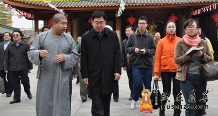 南普陀寺-福建厦门南普陀寺倡导香客文明燃香(图)