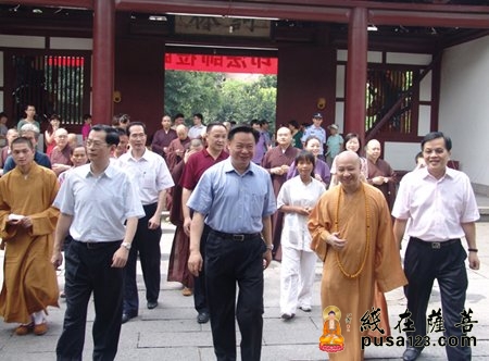 佛教-广东省委统战部长周镇宏一行到广州光孝寺考察（图）