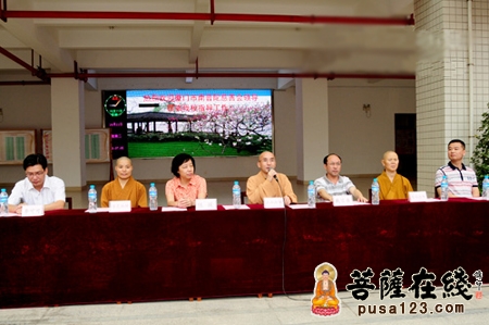 南普陀寺-南普陀寺慈善会向厦门湖里实验中学捐赠50台液晶电脑